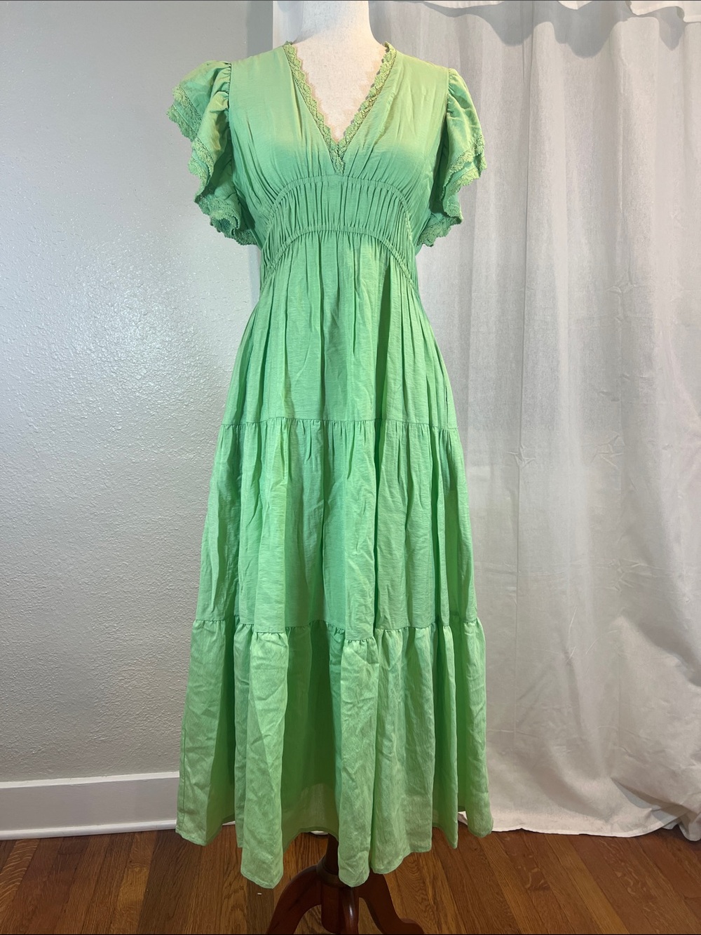 Free the Roses Light Green Tiered V-Neck Maxi Dress with Pockets. NWOT